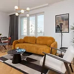 With Balcony Downtown By Renters Lägenhet *
