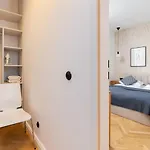 Lägenhet With Balcony Downtown By Renters *