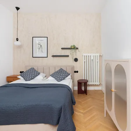 With Balcony Downtown By Renters