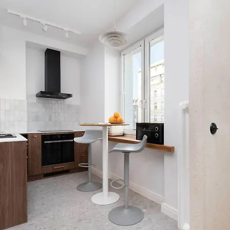 With Balcony Downtown By Renters *