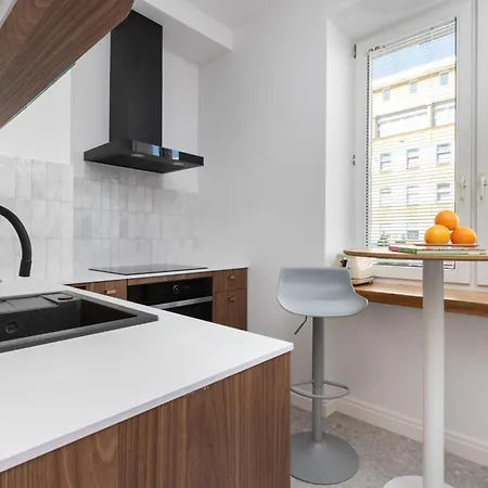 With Balcony Downtown By Renters